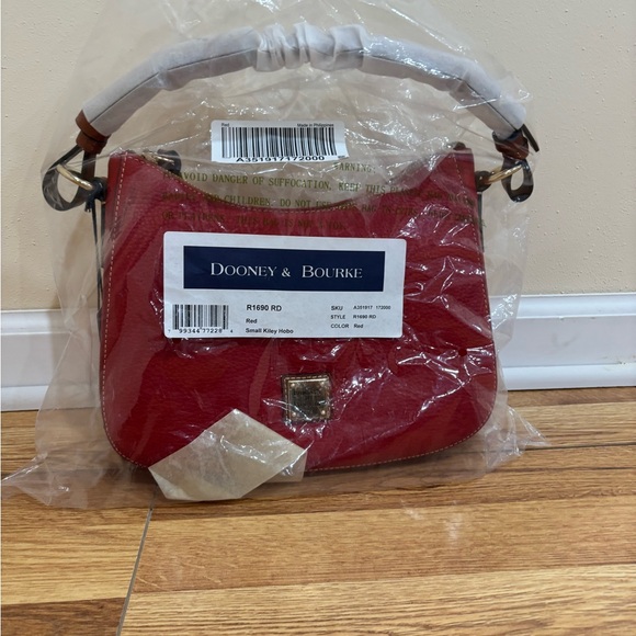 Dooney & Bourke Red Shoulder Bag with Classic Design - Picture 7 of 7